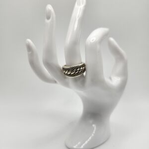 Sterling silver 925 Braid Look ring.  Size 6 3/4.  Very attractive & Great cond.